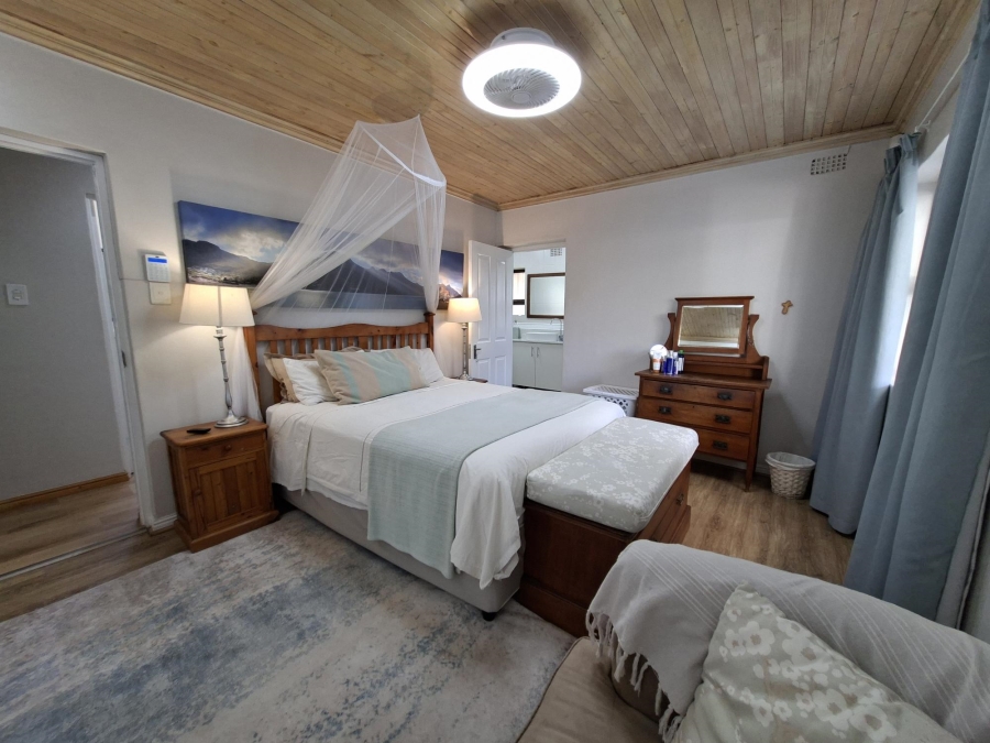 4 Bedroom Property for Sale in Pringle Bay Western Cape